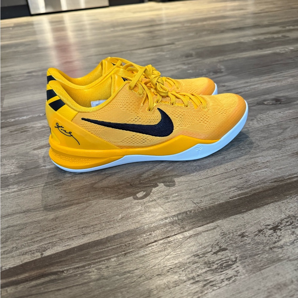 Kobe Bryant signature’s shoe - never worn brand new